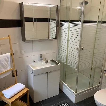 아파트 Traveler's Shelter - By Nahuen