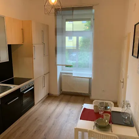 Traveler's Shelter - By Nahuen * 그라츠