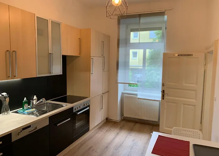 Traveler's Shelter - By Nahuen * Graz