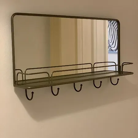 Traveler's Shelter - By Nahuen Apartmán